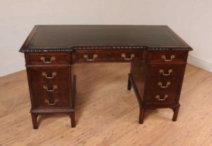 Chippendale 直立式台膝孔的桃花心木书桌写字桌