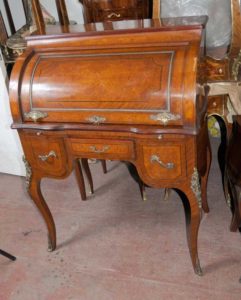 法国路易十五卷顶部桌局表