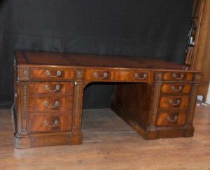 维多利亚时代的桃花心木书桌古董家具书桌