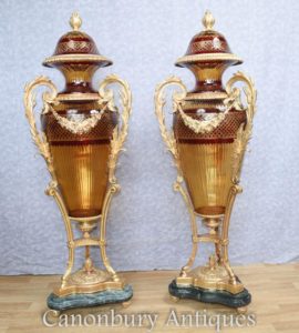 一对大法国切割玻璃出瓮花瓶路易十六
