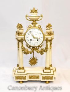 法国帝国大理石地幔时钟Ormolu装置古典