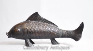 青铜日本鱼雕像金鱼
