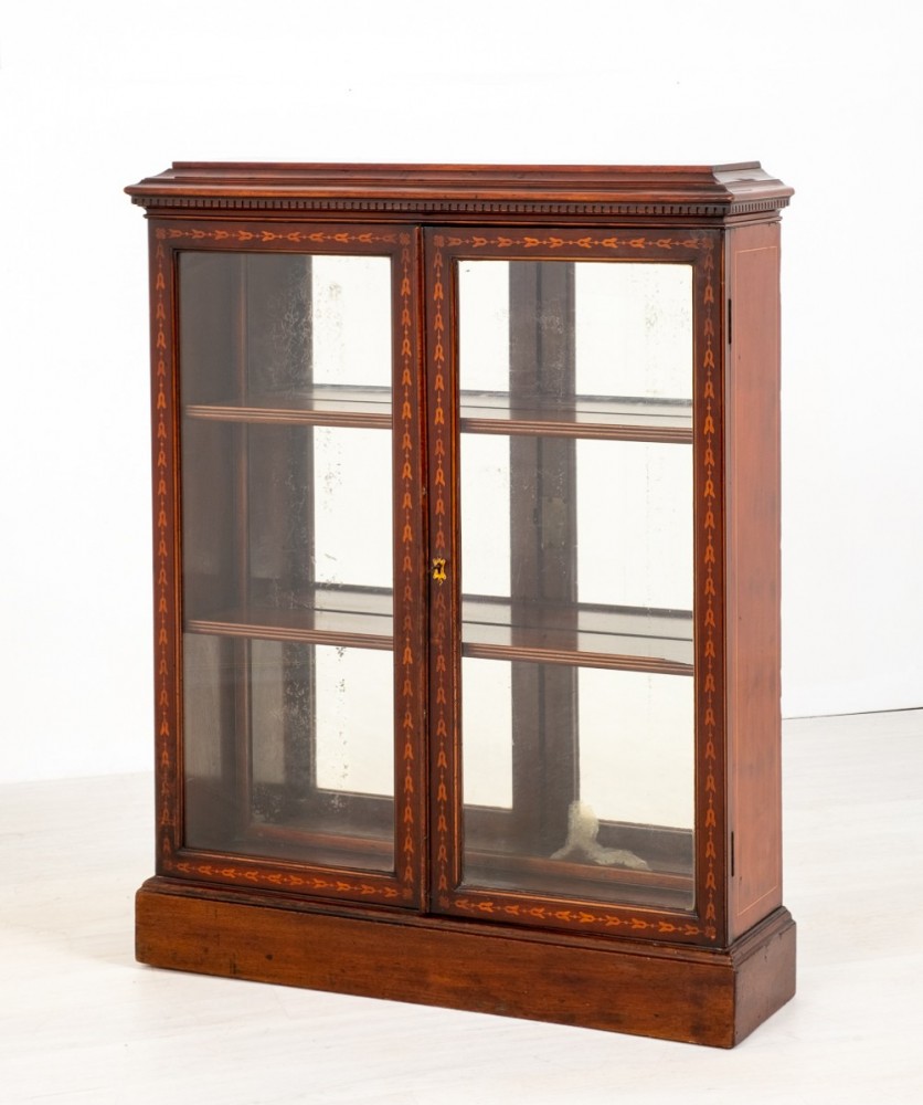 维多利亚时代展示柜，玻璃书柜，约1890年
