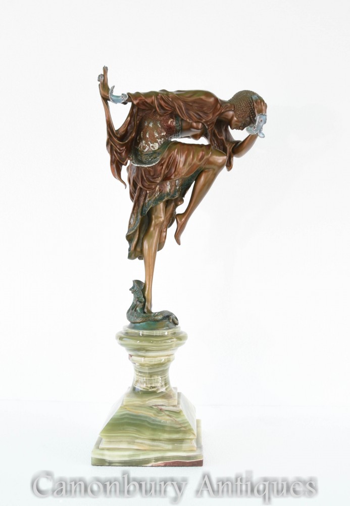 装饰艺术的青铜蛇魅力雕像由科利内特