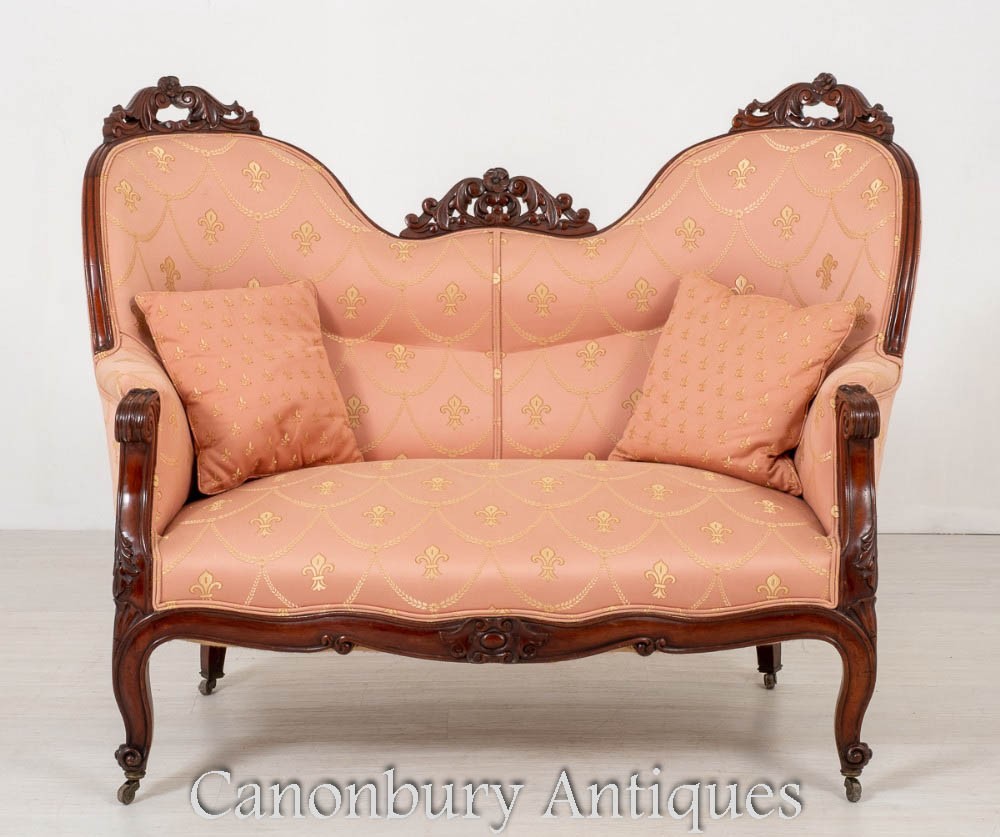 维多利亚时代的古董长沙发，大约1860年内饰