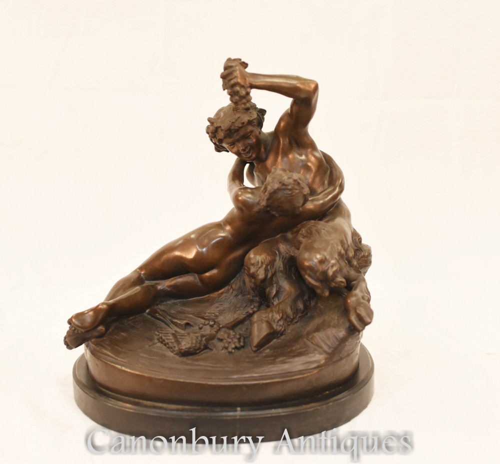 古典青铜锅和女性裸体雕像-罗马神话雕像