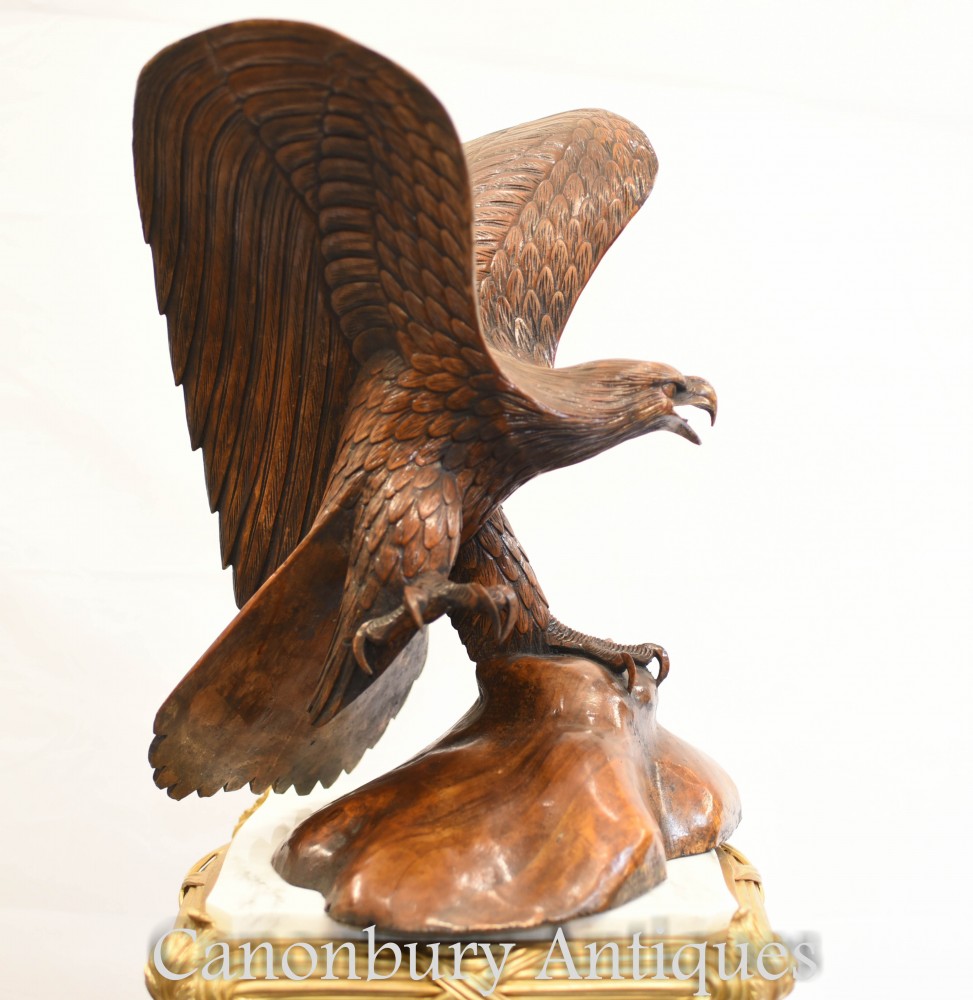 手工雕刻的美国金鹰雕像的猛禽艺术