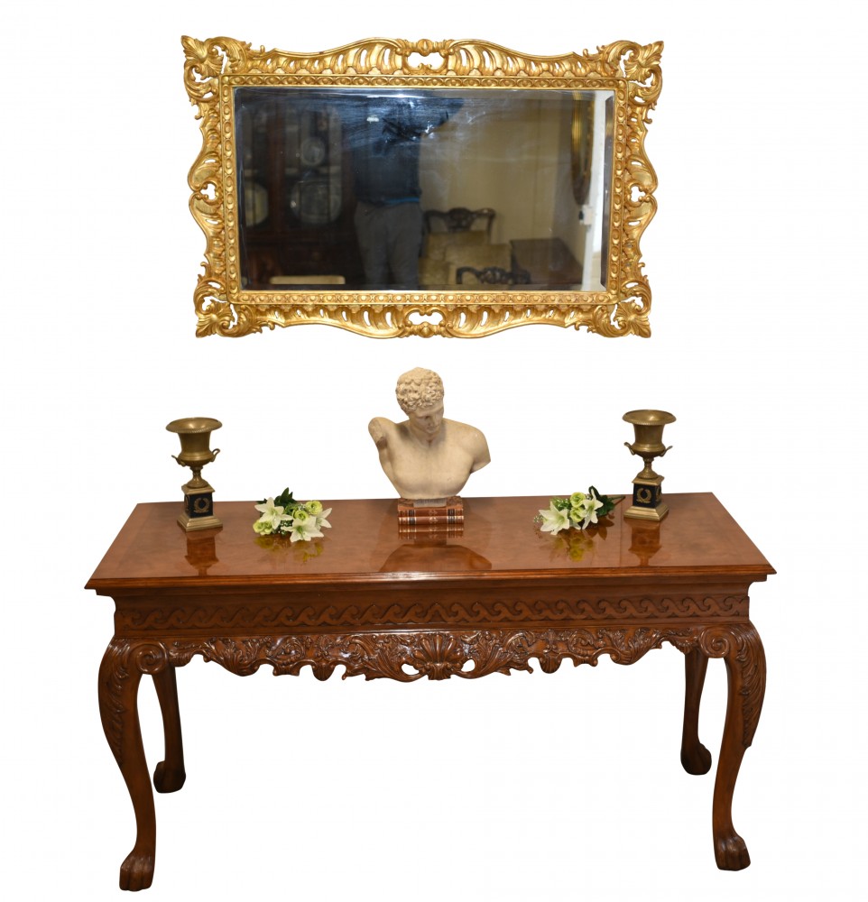George II Console Table 胡桃木手工雕刻大厅